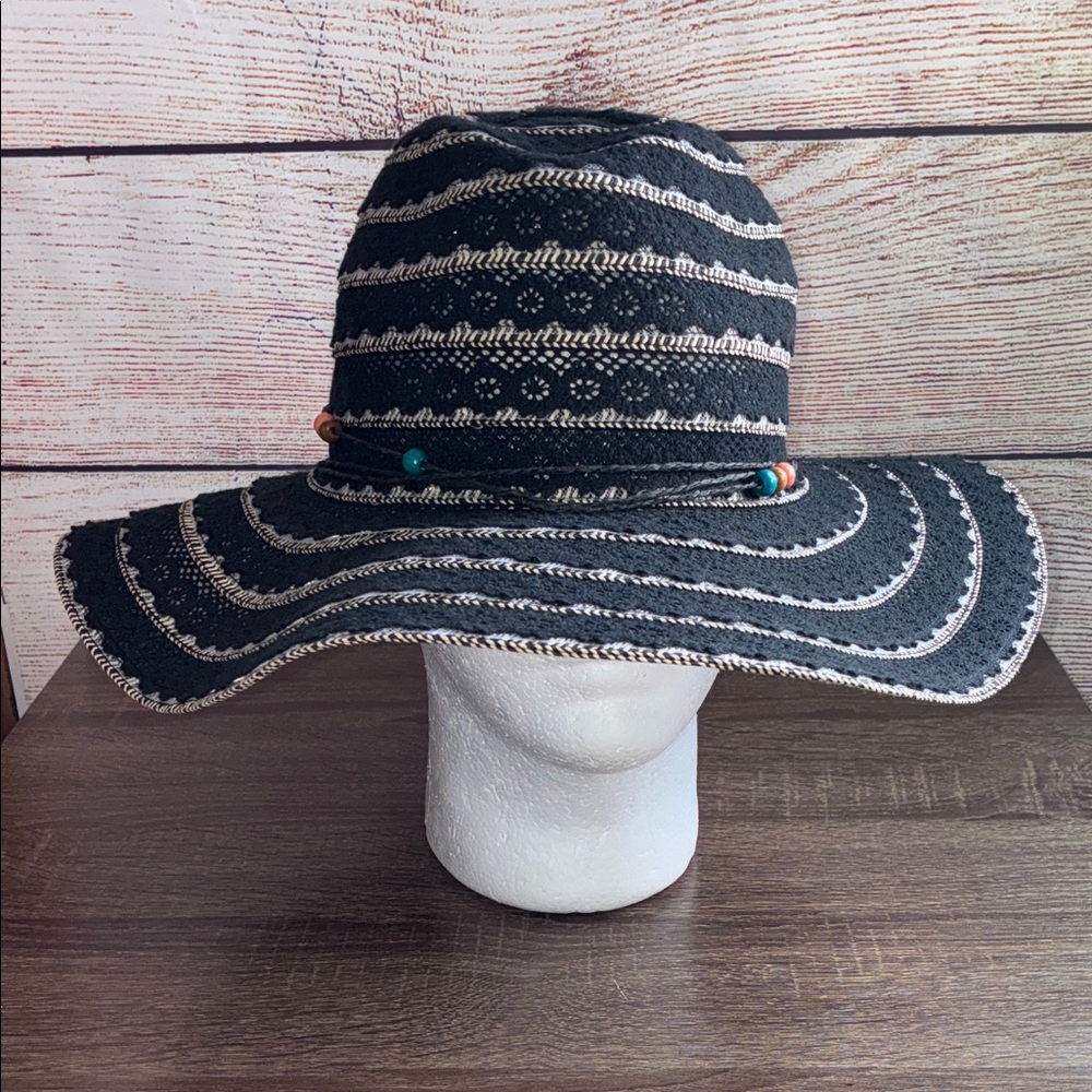 Betsey Johnson Sun Hat One Size Black and White Striped Women's EUC